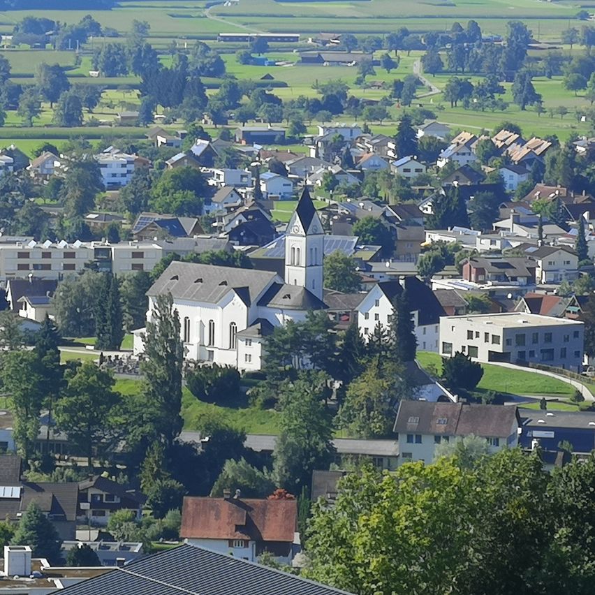 Bild enthält, Architecture, Building, Cityscape, Urban, Outdoors, Neighborhood, City, Aerial View, Nature, Metropolis