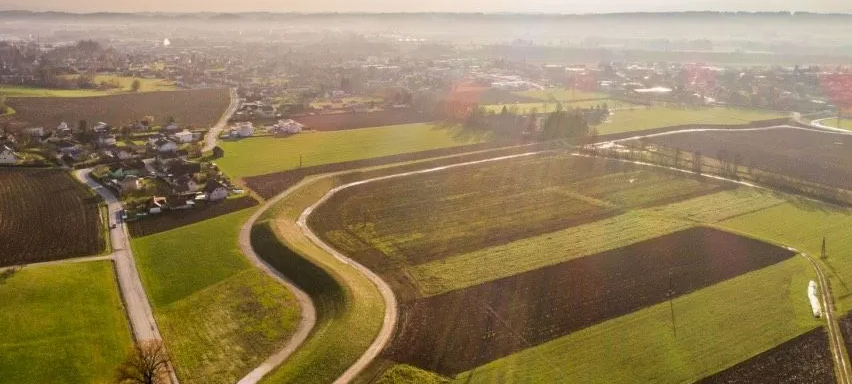 Bild enthält, Outdoors, Nature, Countryside, Rural, Farm, Aerial View