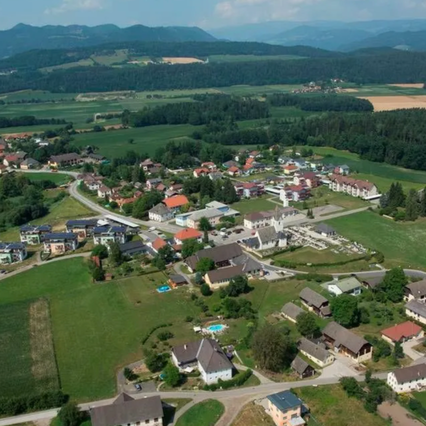 Bild enthält, Outdoors, Building, Nature, Aerial View, Housing, Countryside, House, Rural, Driveway