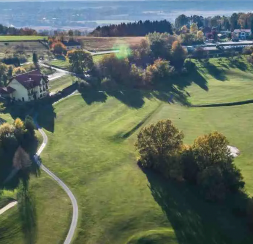 Bild enthält, Outdoors, Nature, Countryside, Rural, Aerial View, Building, Farm, Housing, House