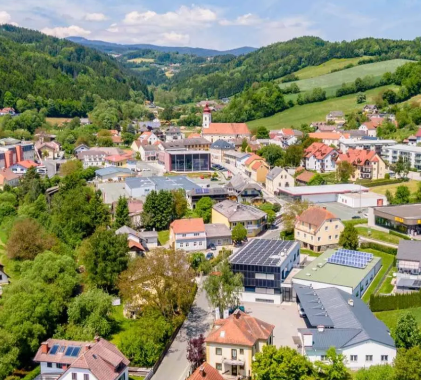 Bild enthält, Building, Outdoors, Suburb, Cityscape, Nature, Countryside, Rural, Village, Aerial View