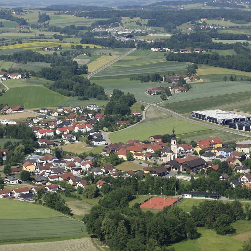 Bild enthält, Outdoors, Nature, Building, Countryside, Rural, Aerial View, Farm