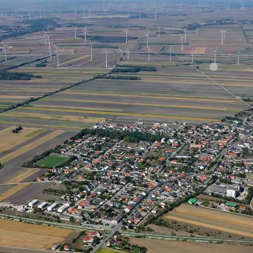 Bild enthält, Outdoors, Nature, Countryside, Rural, Farm, Aerial View, Windmill