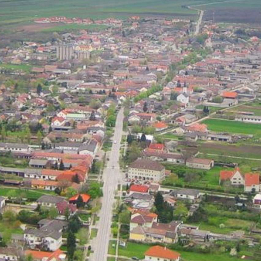 Bild enthält, Outdoors, Road, Nature, Countryside, Aerial View, Building, Rural, Cityscape, Suburb