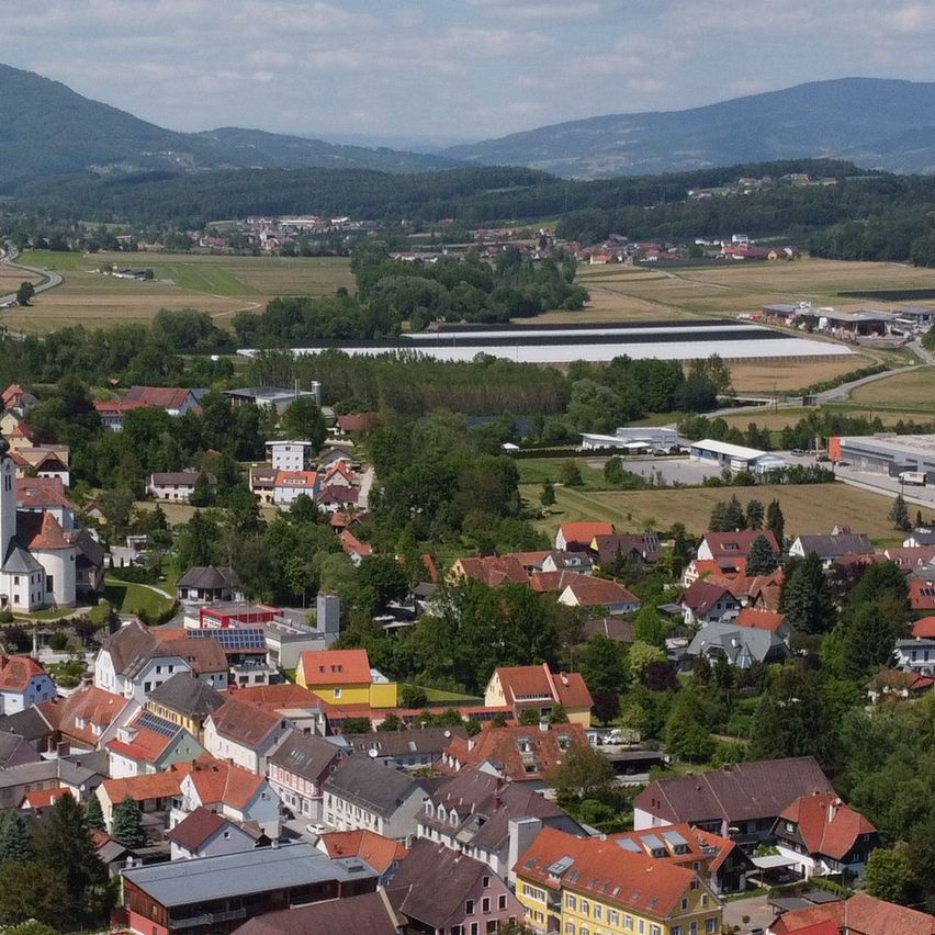Bild enthält, Outdoors, Nature, Neighborhood, Countryside, Rural, Village, Suburb, Aerial View