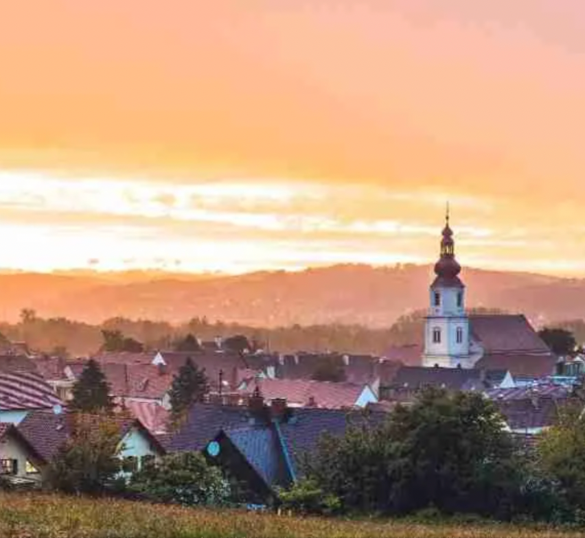 Bild enthält, Landscape, Nature, Outdoors, Scenery, Panoramic, Countryside, Rural, Sky, Village, Cityscape