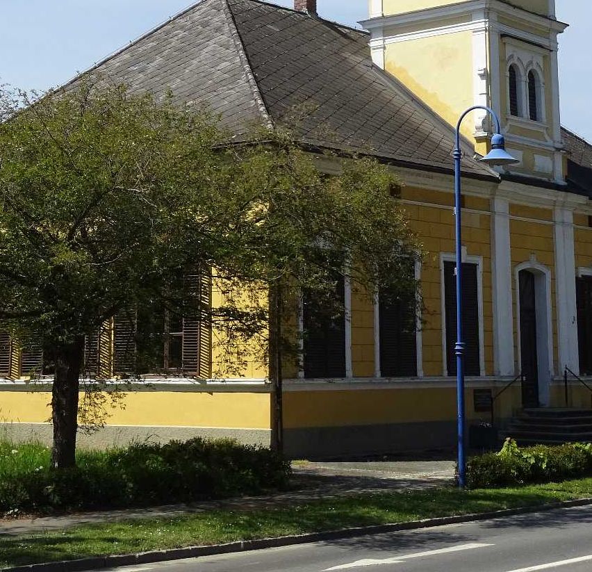 Bild enthält, Arch, Gothic Arch, Building, Spire, Tower, Bell Tower