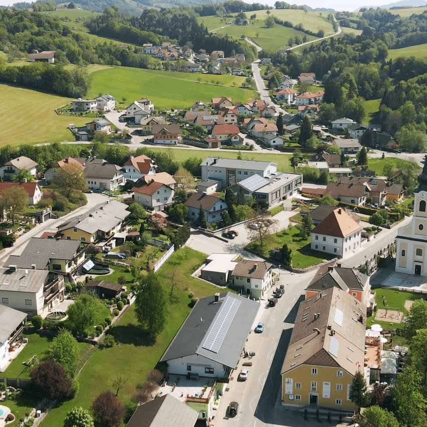Bild enthält, Building, Outdoors, Suburb, Aerial View, Nature, Housing, Countryside