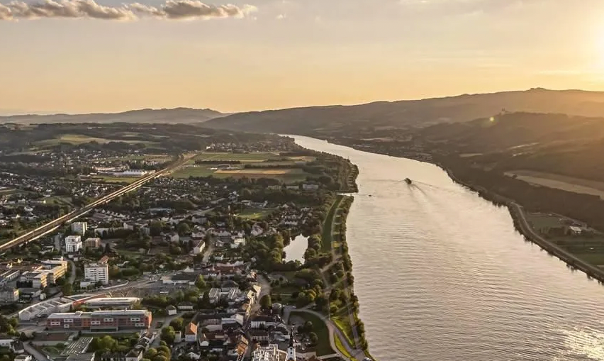 Bild enthält, Outdoors, Nature, Water, River, Aerial View, Bridge, Architecture, Building