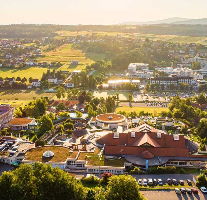 Bild enthält, Building, Outdoors, Cityscape, Urban, Nature, Housing, Suburb, Aerial View, House