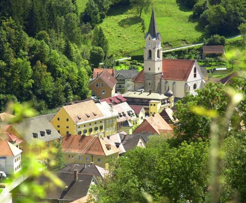 Bild enthält, Nature, Outdoors, Countryside, Rural, Village, Architecture, Building