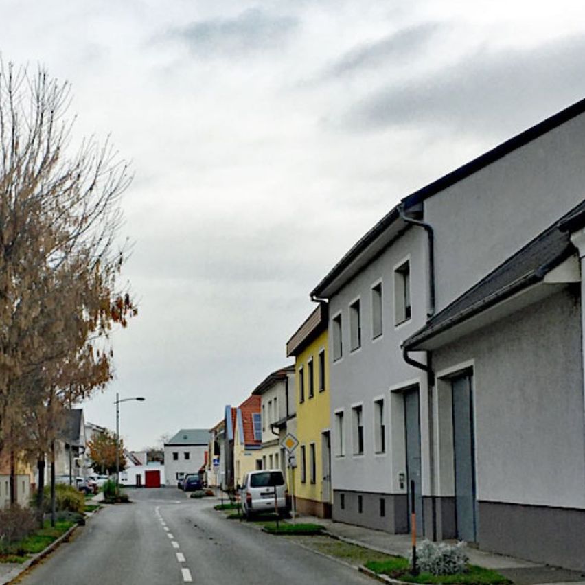 Bild enthält, City, Road, Street, Urban, Suburb, Car, Neighborhood, Housing