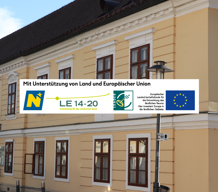 Bild enthält, City, Neighborhood, Car, Urban, Condo, Housing, Sign, Symbol, Road Sign, House