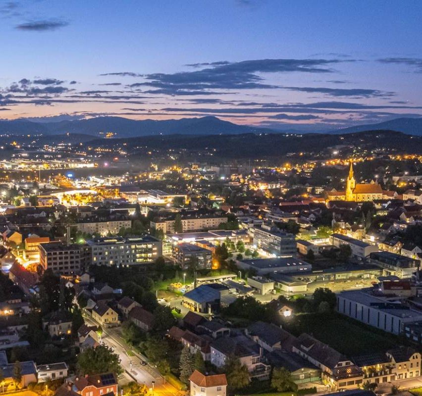 Bild enthält, Building, Cityscape, Urban, City, Landscape, Nature, Outdoors, Scenery, Panoramic, Neighborhood