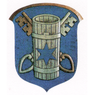 Ein Schild mit blauem Hintergrund und einem Holzkrug-Design. Der Krug hat einen Stern auf der Oberseite und zwei Schlüssel an den Seiten.