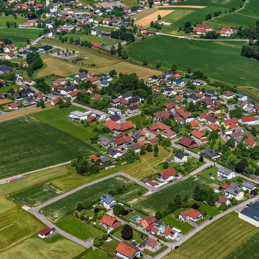 Bild enthält, Outdoors, Nature, Countryside, Aerial View, Rural, Architecture, Building, Farm