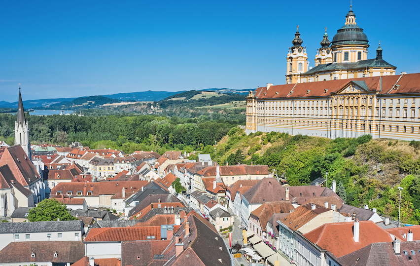 Bild enthält, Building, Cityscape, Urban, House, Housing, Roof, City, Spire, Metropolis, Outdoors