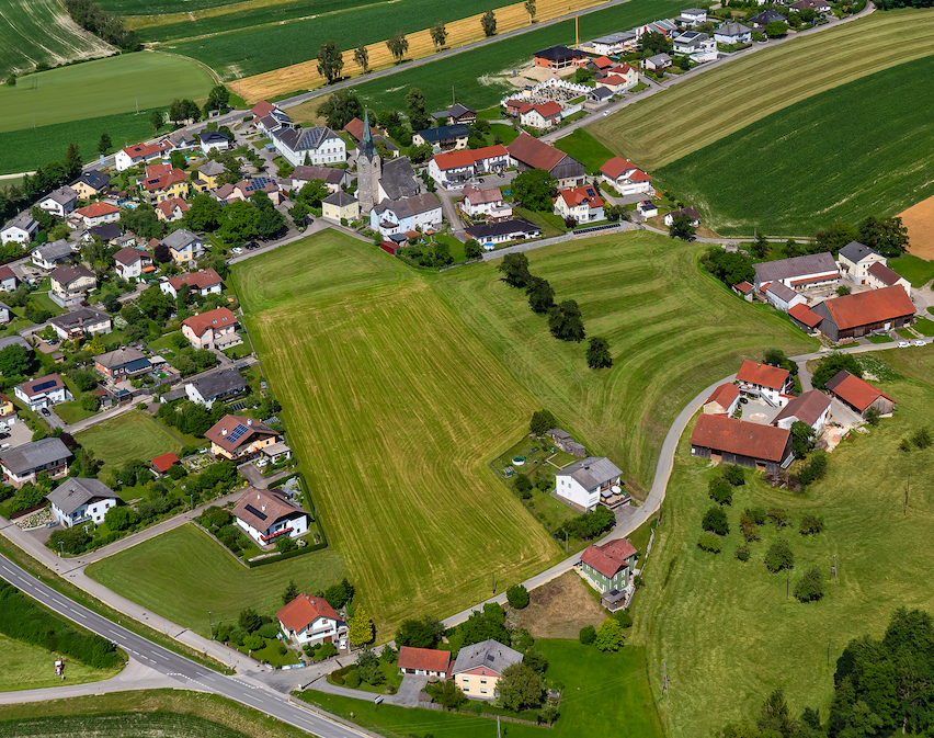 Bild enthält, Outdoors, Nature, Architecture, Building, Countryside, Aerial View, Rural, Farm