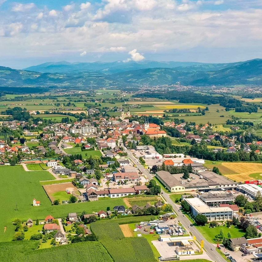 Bild enthält, Outdoors, Nature, Countryside, Rural, Building, Cityscape, Sky, Village, Horizon, Aerial View