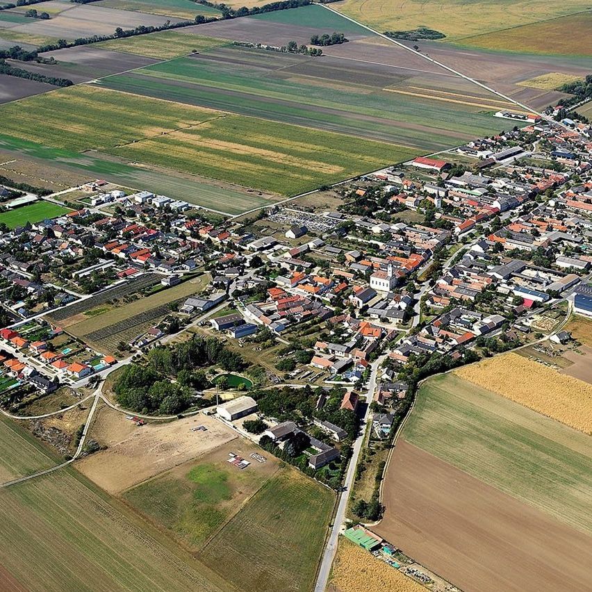 Bild enthält, Outdoors, Nature, Countryside, Rural, Aerial View, Farm, Windmill