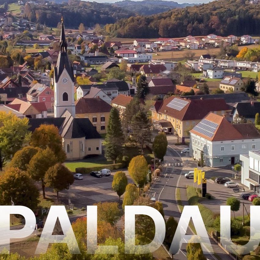 Bild enthält, Neighborhood, Outdoors, Building, Nature, Countryside, Rural, Suburb, Village, Car, City