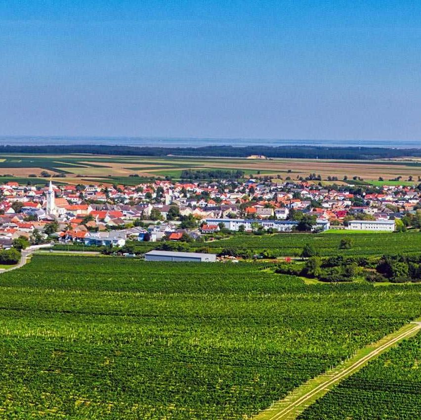 Bild enthält, Nature, Outdoors, Countryside, Rural, Horizon, Sky, Farm, Aerial View, Building