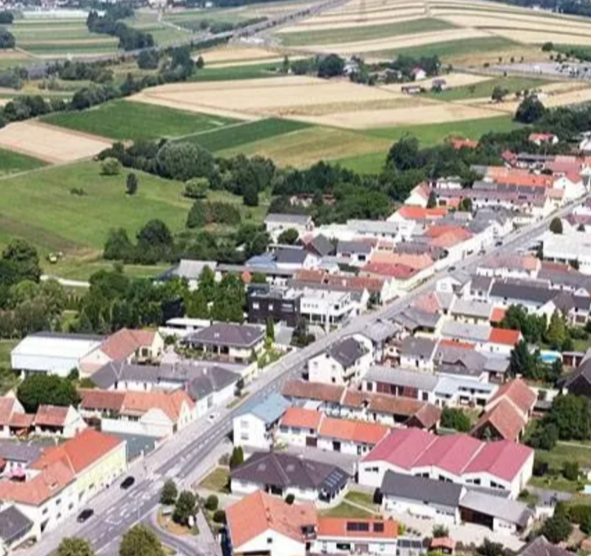 Bild enthält, Outdoors, Suburb, Building, Road, Nature, Countryside, Rural, Cityscape, Aerial View