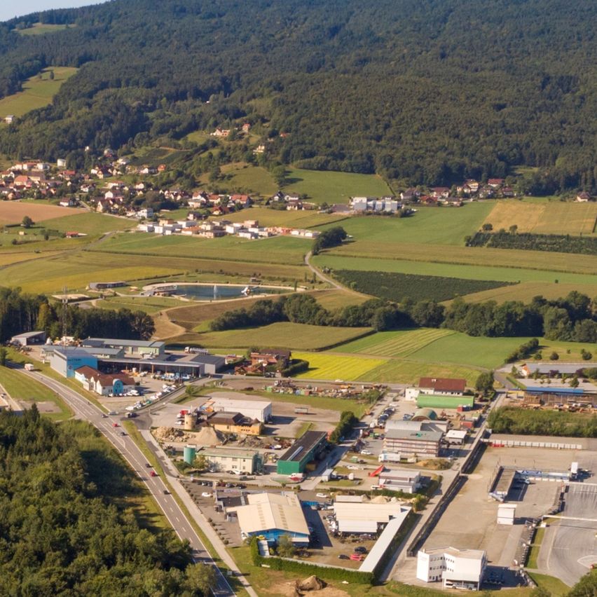 Bild enthält, Outdoors, Nature, Countryside, Hill, Aerial View, Architecture, Building
