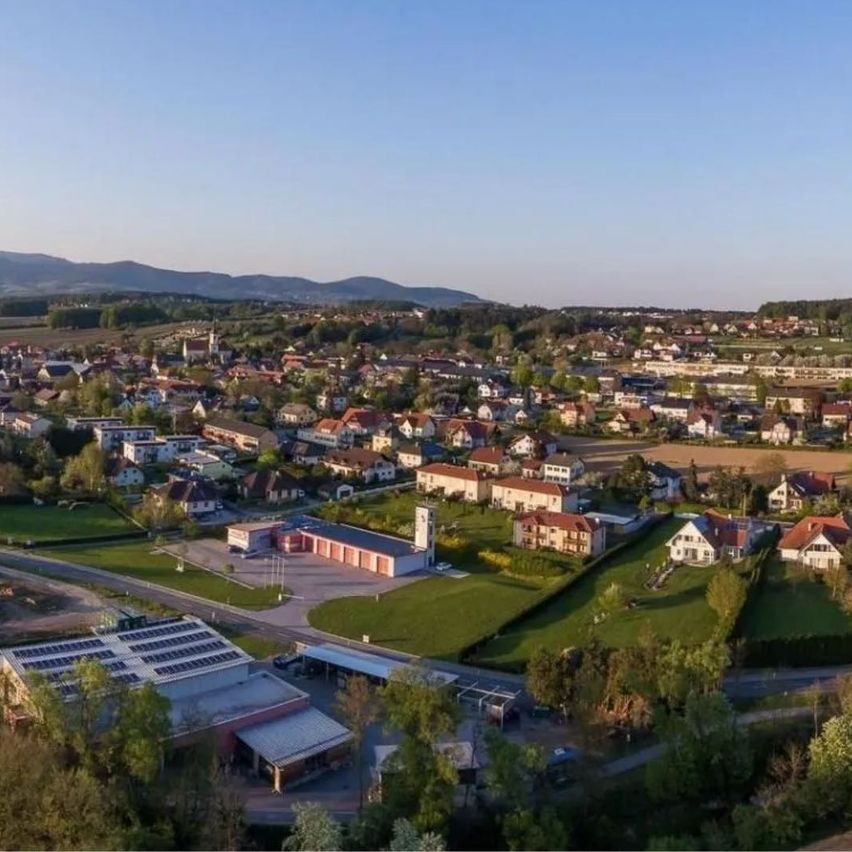 Bild enthält, Outdoors, Suburb, Nature, Building, Countryside, Cityscape, Aerial View, Landscape, Scenery, Rural