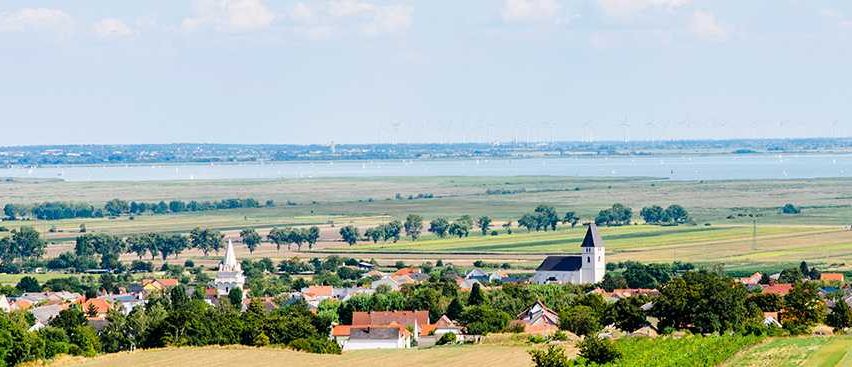 Bild enthält, Nature, Outdoors, Scenery, Countryside, Landscape, Rural, Building, Farm, Panoramic, Pasture