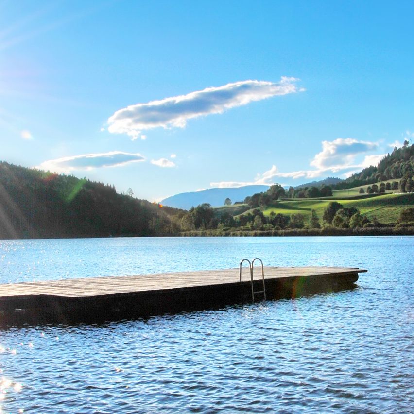 Bild enthält, Water, Waterfront, Nature, Outdoors, Scenery, Lake, Flare, Sky, Sunlight, Port