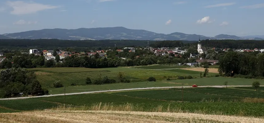 Bild enthält, Outdoors, Nature, Countryside, Rural, Farm, Aerial View, Car, Transportation, Vehicle