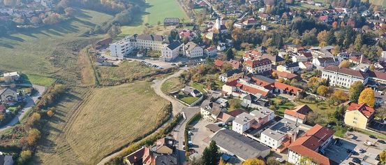 csm_Luftaufnahme_des_Projektgebiets_und_der_Hauptstrasse_in_Gablitz___c__OEBf-Archiv__43b03a1a30
