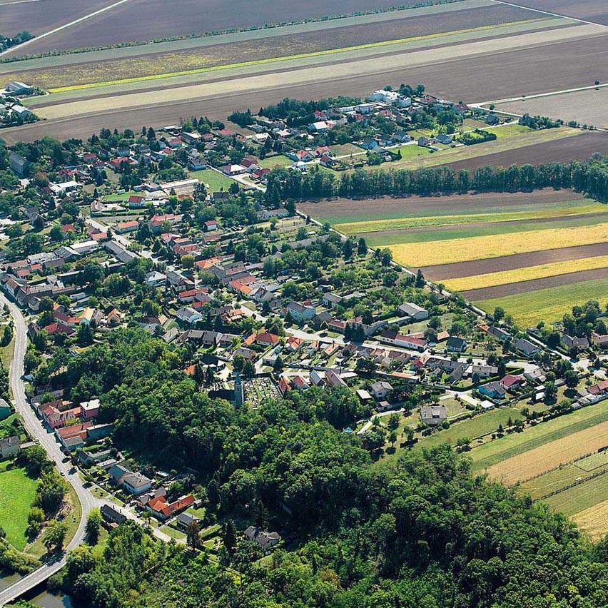 Bild enthält, Outdoors, Nature, Countryside, Rural, Aerial View, Farm, Road