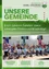 Ein Plakat wirbt für eine Gemeinde, die sich einen schönen Sommer und erholsame Ferien wünscht, mit einem Foto einer Kinderband, die Instrumente spielt.