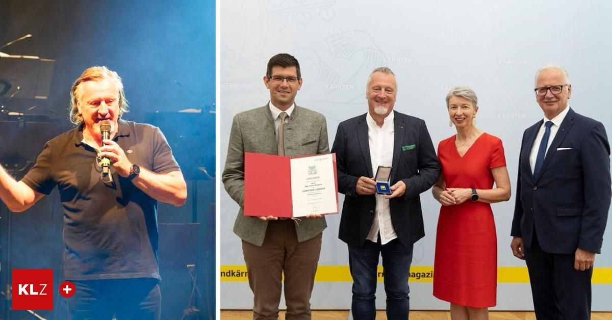 Zwei Bilder, eines eines Mannes in einem grauen T-Shirt auf der Bühne, das andere von drei Personen, die einen Preis in formeller Kleidung erhalten.