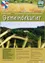 Die Titelseite einer Broschüre für Juli 2025 zeigt eine üppige grüne Landschaft mit einem Schloss im Hintergrund. Sie trägt den Titel 'Gemeindekurier' und enthält den Gemeindenamen Zelking-Matzleinsdorf. Die Broschüre hat ein Inhaltsverzeichnis und ein Gedicht mit dem Titel 'Ich bin der Juli'.