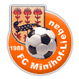 Ein Fußball ist in der Mitte des Logos, umgeben von dem Text FC Minihof-Lilienfeld und dem Jahr 1988. Das Wappen zeigt rote Blumen und eine Schlange.