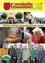 Eine Collage aus Bildern zeigt eine Gruppe von Menschen vor einem Gebäude, Leute, die an einem Seil ziehen, ein Mädchen, das Mais isst, eine ältere Frau, die lächelt, und mehrere Männer in formeller Kleidung. Der Text lautet 'Unser erstes gemeinsames Jahr!' ('Unser erstes gemeinsames Jahr!') in Fettdruck.