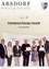 Eine Gruppe von Menschen steht zusammen und hält Auszeichnungen. Sie stehen vor einem Banner, das 'European Energy Award' lautet.