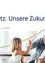Eine Werbung für ein Netzwerk mit dem Slogan 'Unsere Zukunft'. Es zeigt einen Mann und ein Kind in einer Küche mit dem Datum 11. November 2019.