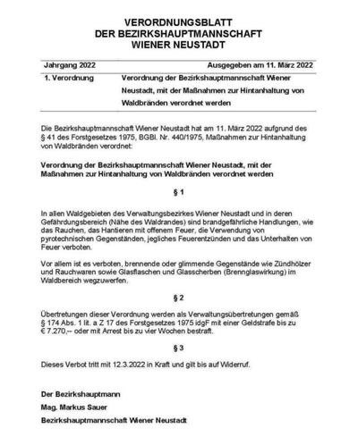 Amtliche Verordnung vom 11. März 2022 der Bezirkshauptmannschaft Wiener Neustadt. Sie schreibt Maßnahmen zur Waldbrandprävention vor, einschließlich Verbot von offenem Feuer, Feuerwerk und anderen feuergefährlichen Aktivitäten. Verstöße werden mit Geldstrafen oder Verhaftung geahndet. Gültig ab dem 12. März 2022 bis auf Widerruf.