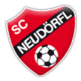Das Logo des SC Neudorf zeigt einen roten Schild mit schwarzem Rand. Im Inneren des Schildes befindet sich ein Fußball mit weißen und schwarzen Mustern. Der Text SC Neudorf ist in weiß auf schwarzem Hintergrund geschrieben.