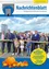 Herbstausgabe einer lokalen Gemeindezeitung zeigt eine Eröffnungsfeier mit Erwachsenen und Kindern, einem neuen Spielplatz und einem großen Kürbis auf dem Cover.
