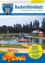 Ein Plakat für Marktgemeinde Wollersdorf-Steinabruck, das ein Boot auf einem Teich mit Menschen, Bäumen und einem Gebäude zeigt. Der Text lautet 'Eröffnung Pur Natur Wasserbiotop Steinabruck'.