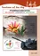 Poster mit einer Blume und einem Militärfahrzeug. Der Titel lautet 'Pfarrnachrichten Wollersdorf-Steinabruckl-Matzendorf'. Das Poster enthält auch ein Lego-Fahrzeug, eine Blume und die Worte 'Zeit für Hoffnung, Liebe, Mut'.