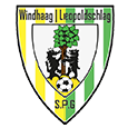 Das Emblem zeigt einen Schild mit einem Baum in der Mitte, flankiert von zwei schwarzen Bären. Unter dem Baum befindet sich ein Fußball, und die Buchstaben S.P.G. sind unten angebracht.
