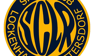 Das gelbe und blaue kreisförmige Logo des Sportclubs Lockenhaus-Rattersdorf zeigt die Buchstaben SAHRX deutlich hervorgehoben.
