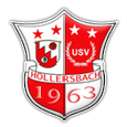 Das Logo zeigt einen Schild mit den Worten 'Hollernsbach 1963' in der Mitte. Darauf befinden sich drei Sterne, und auf beiden Seiten des Schildes sind zwei kleinere Sterne. Der Schild ist rot, weiß und schwarz. Unten auf dem Schild befindet sich das Emblem von USV.