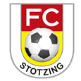 Das FC Stotzing-Logo zeigt einen Fußball mit einem roten, gelben und weißen Schild darüber, mit 'FC' in weißen Buchstaben und 'STOTZING' in Schwarz darunter.